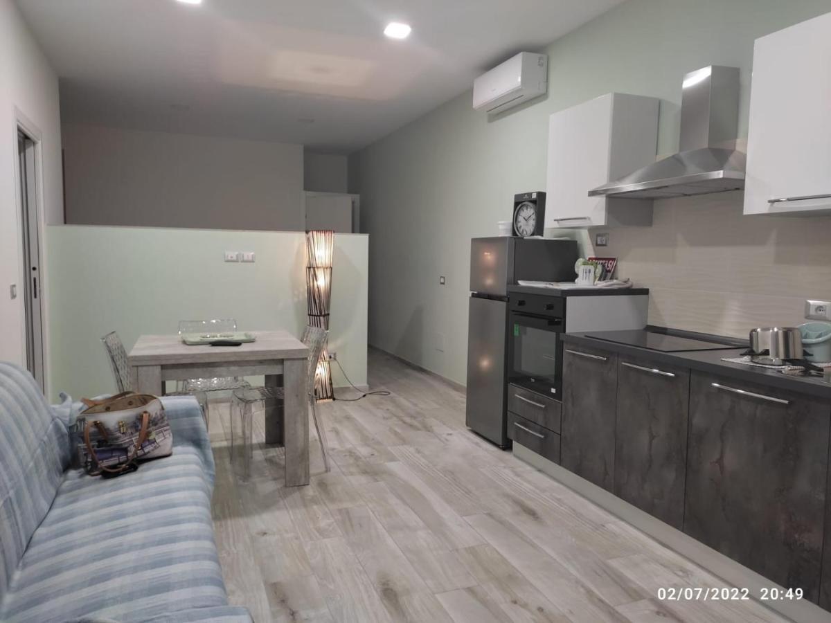 Apartmán Bilocale Fronte Mare Giardini Naxos Exteriér fotografie