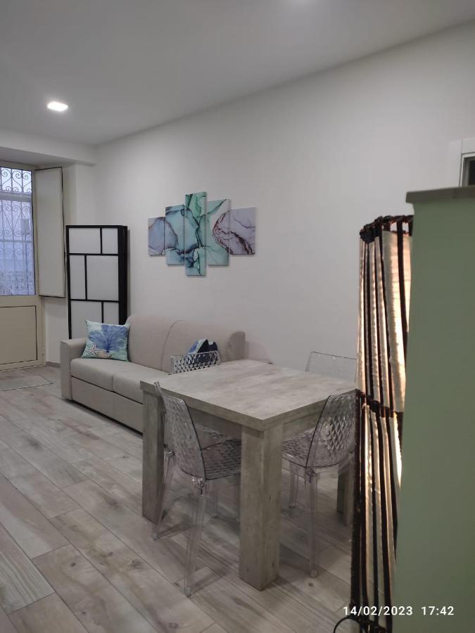 Apartmán Bilocale Fronte Mare Giardini Naxos Exteriér fotografie