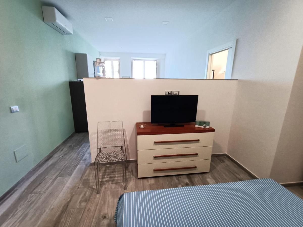 Apartmán Bilocale Fronte Mare Giardini Naxos Exteriér fotografie